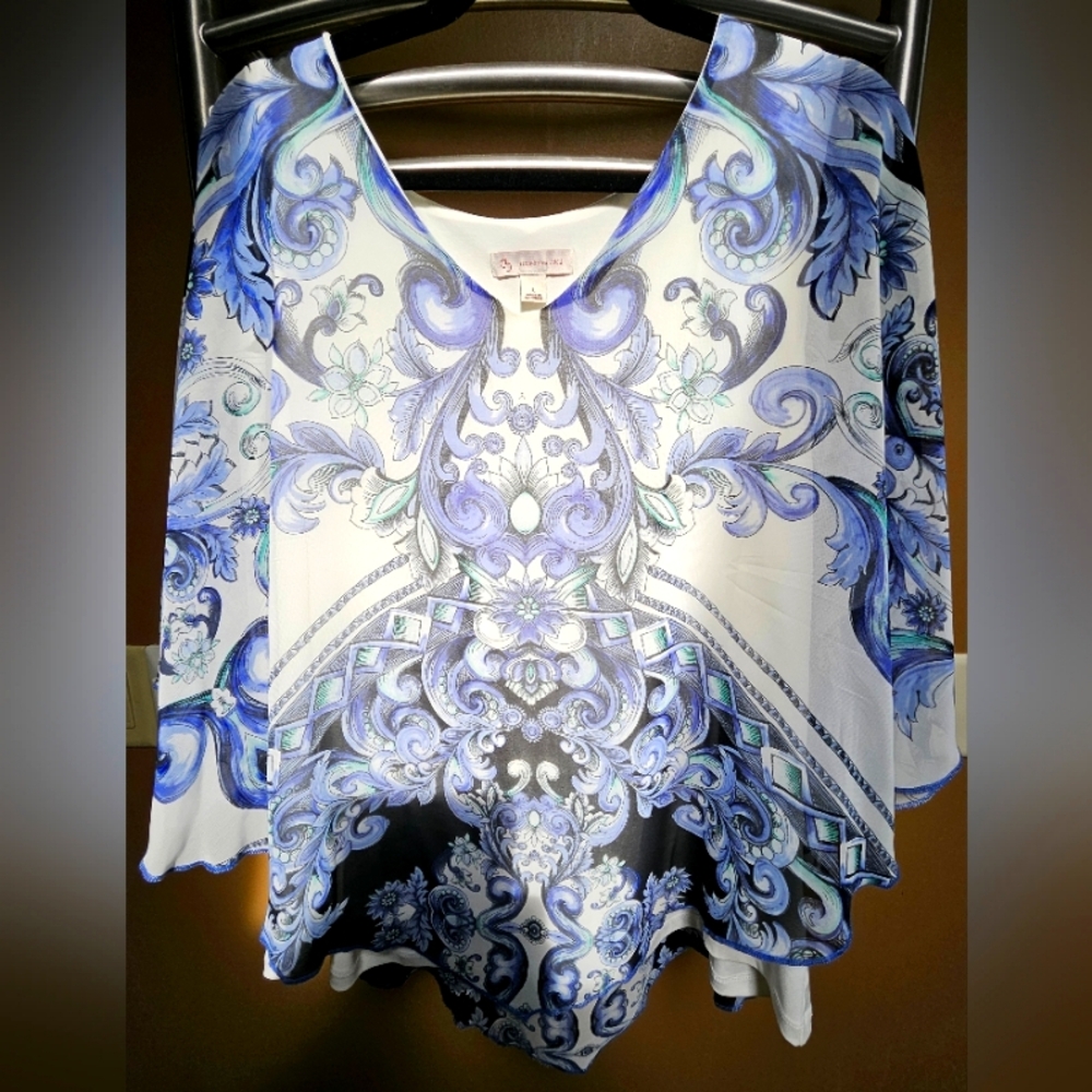 Blue, white/cream & black Women's flowy, flowery blouse size Large